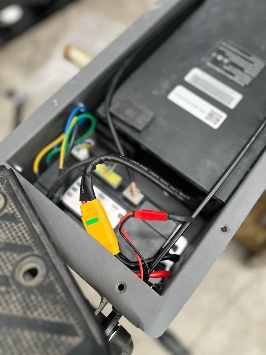 Wymiana baterii i złącza XT w hulajnodze elektrycznej